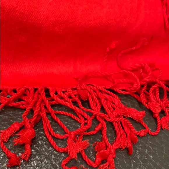Super soft red scarf - Picture 2 of 2